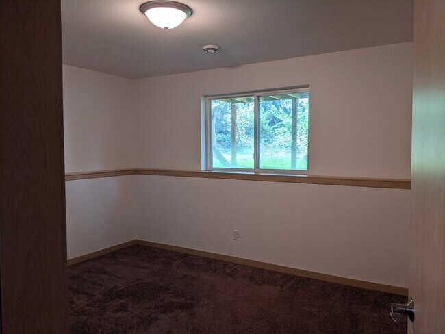 Building Photo - 819 Thompson Dr