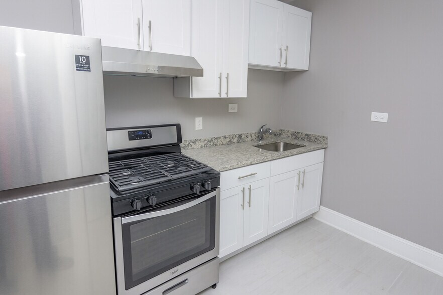 Building Photo - 8209 S Ellis Ave