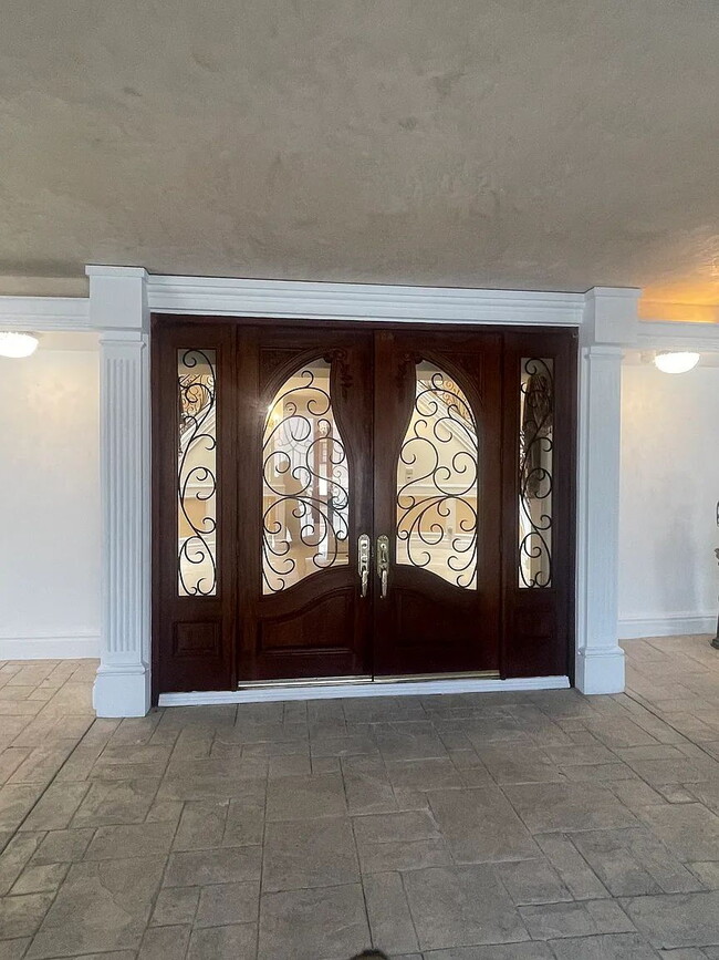 Building Photo - NO MIN CREDIT SCORE REQUIRED, BK OKAY, PAST EVICTION OKAY!, BACKGROUND FRIENDLY. Apply at "The Re...