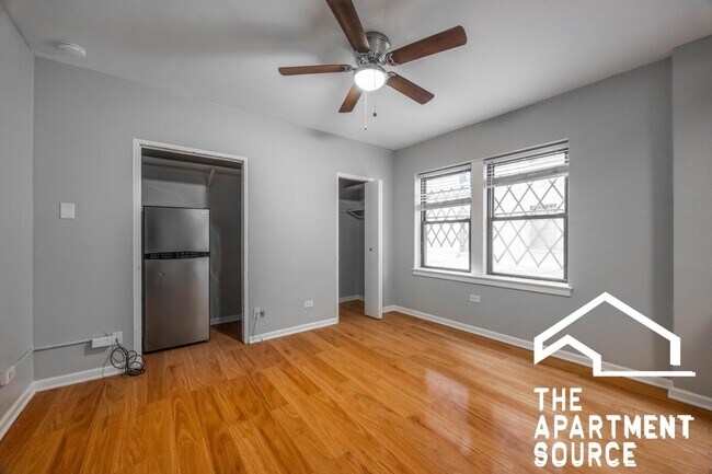 Building Photo - 1140 N La Salle Dr