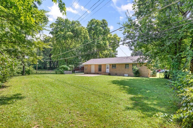 Building Photo - 2111 Shady Ln Cir NW