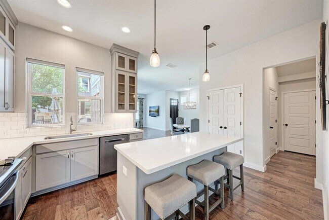 Building Photo - 10201 Cienega Cove