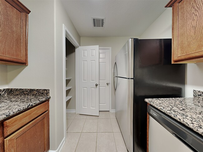 Building Photo - 28906 Rio Grande River Dr