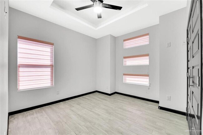 Building Photo - 17 16th St
