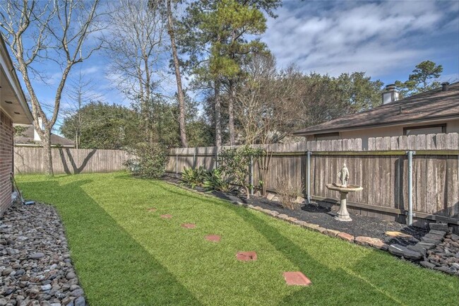 Building Photo - 2815 Parkwood Manor Dr