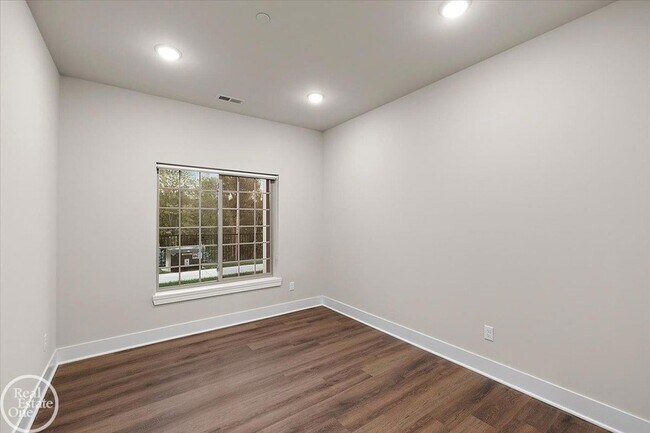 Building Photo - 2796 Barrington Square
