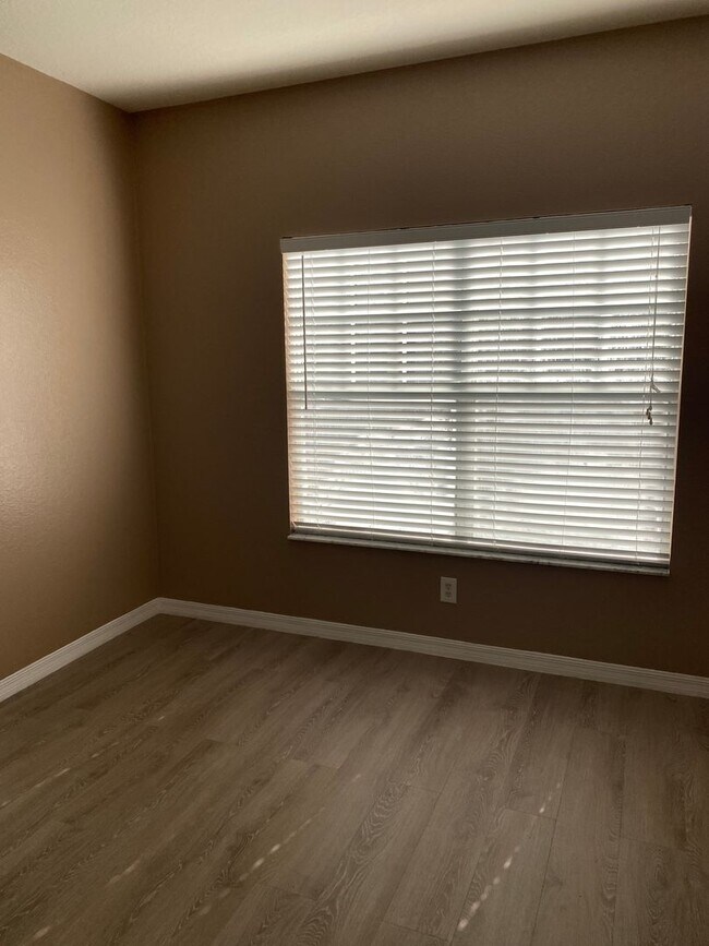 Building Photo - Beautiful 2 bedroom, 2.5 bath Condo in the...
