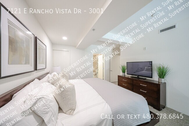 Building Photo - 7121 E Rancho Vista Dr