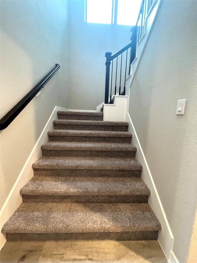 Building Photo - 24239 Maple Summit Ln