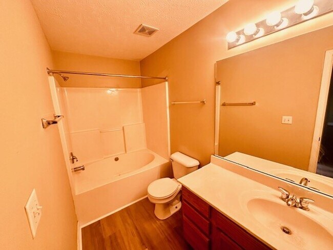 Building Photo - Beautiful renovated home in Hermitage
