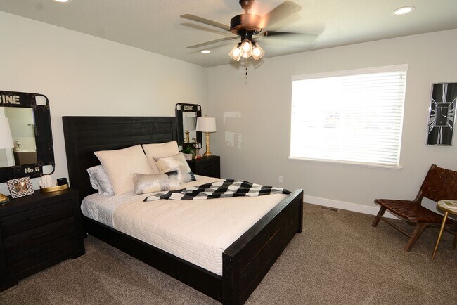Building Photo - Luxury Tremonton Town-Home for For Rent