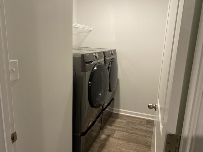 Building Photo - 423 High Ridge Ct