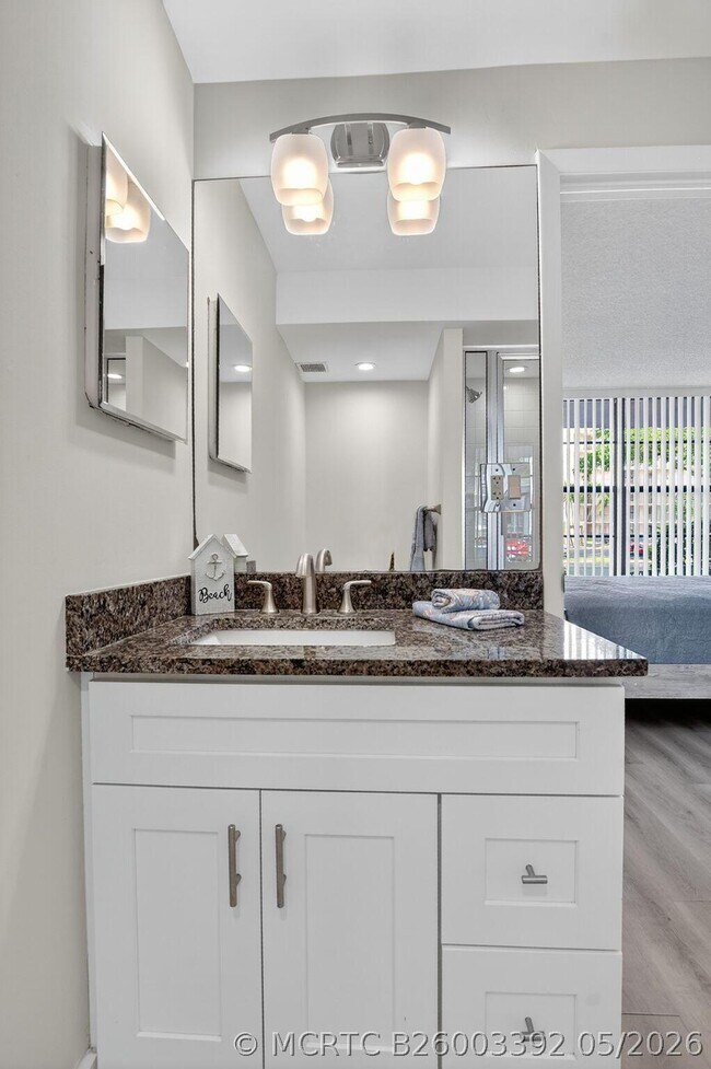 Building Photo - 8 Royal Palm Way