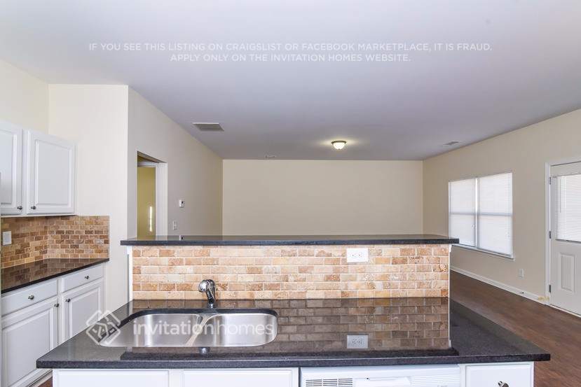 Building Photo - 4172 Oak Field Dr