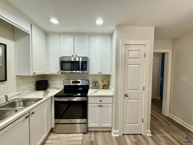 Building Photo - 100 Webster Wy