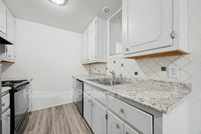 Building Photo - 806 W Belden St
