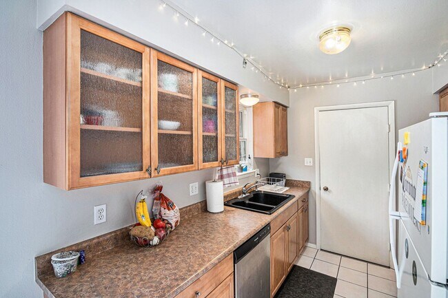 Building Photo - Beautiful 4-Bedroom Home in the P.O.E.T. Neighborhood - Available August 1, 2026!