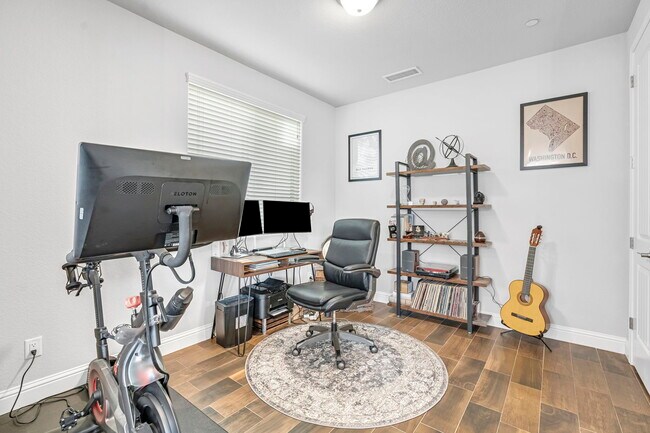 Building Photo - 2815 N Leya Dr