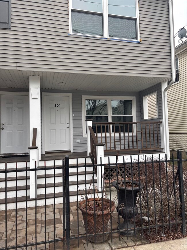 Building Photo - 390 Pacific Ave