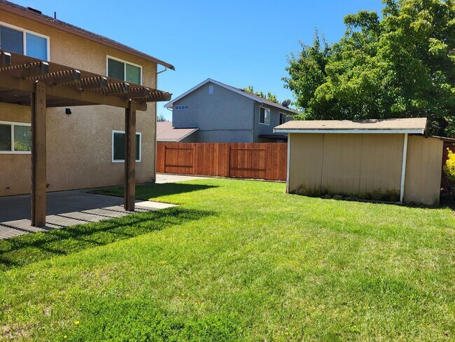 Building Photo - 125 Serpentine Dr