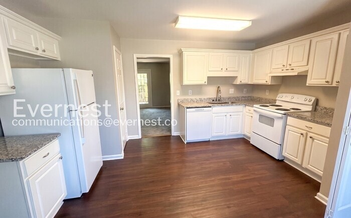 Building Photo - 128 Rocky Ridge Dr