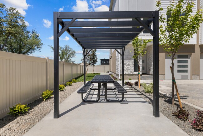 Building Photo - 509 E Violets Cv Ln