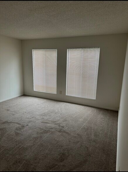 Building Photo - 33 W Santa Ana Ave