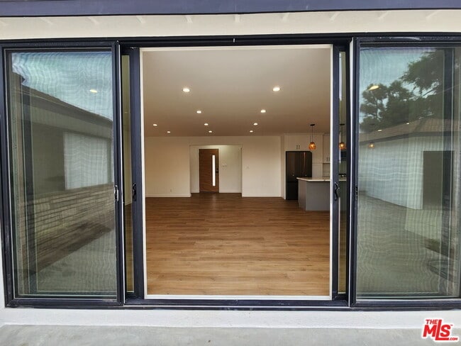 Building Photo - 6121 Sylvia Ave