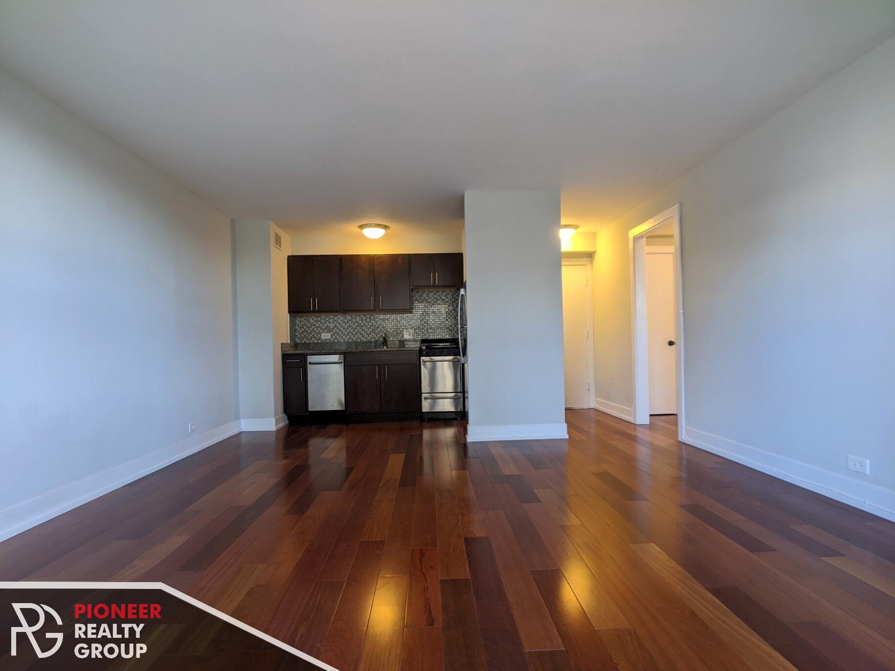 Building Photo - 433 W Wellington Ave