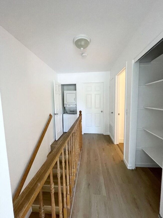 Building Photo - Spacious 2 Bedroom Condo with Garage — Min...