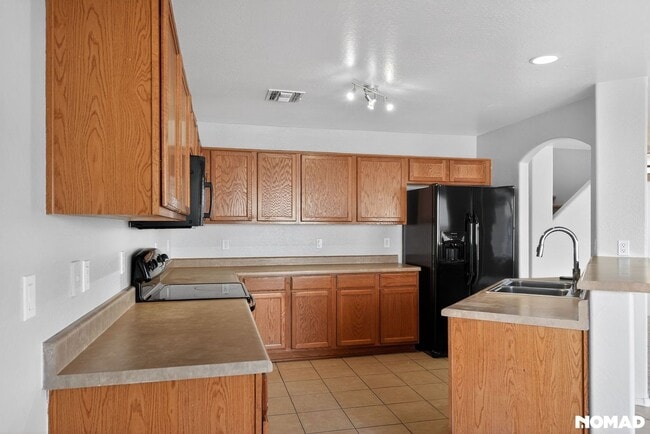 Building Photo - 22066 W Solano Dr