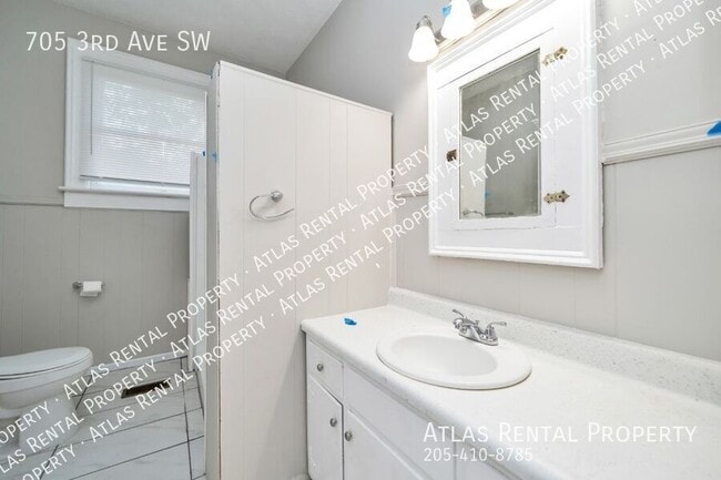 Building Photo - 705 3rd Ave SW