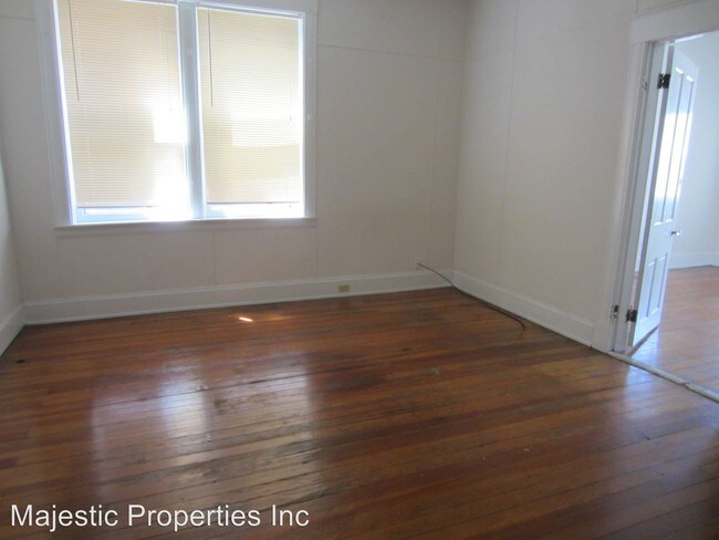 Building Photo - 2370 Flora St