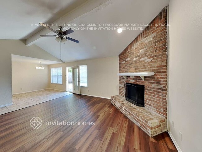 Building Photo - 1229 N Creek Dr