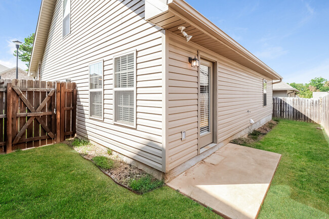 Building Photo - Fall in Love with this Floor Plan in Bryant