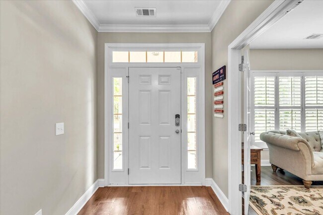 Building Photo - Gorgeous 4 Bed/2.5 Bath in Waterways Towns...