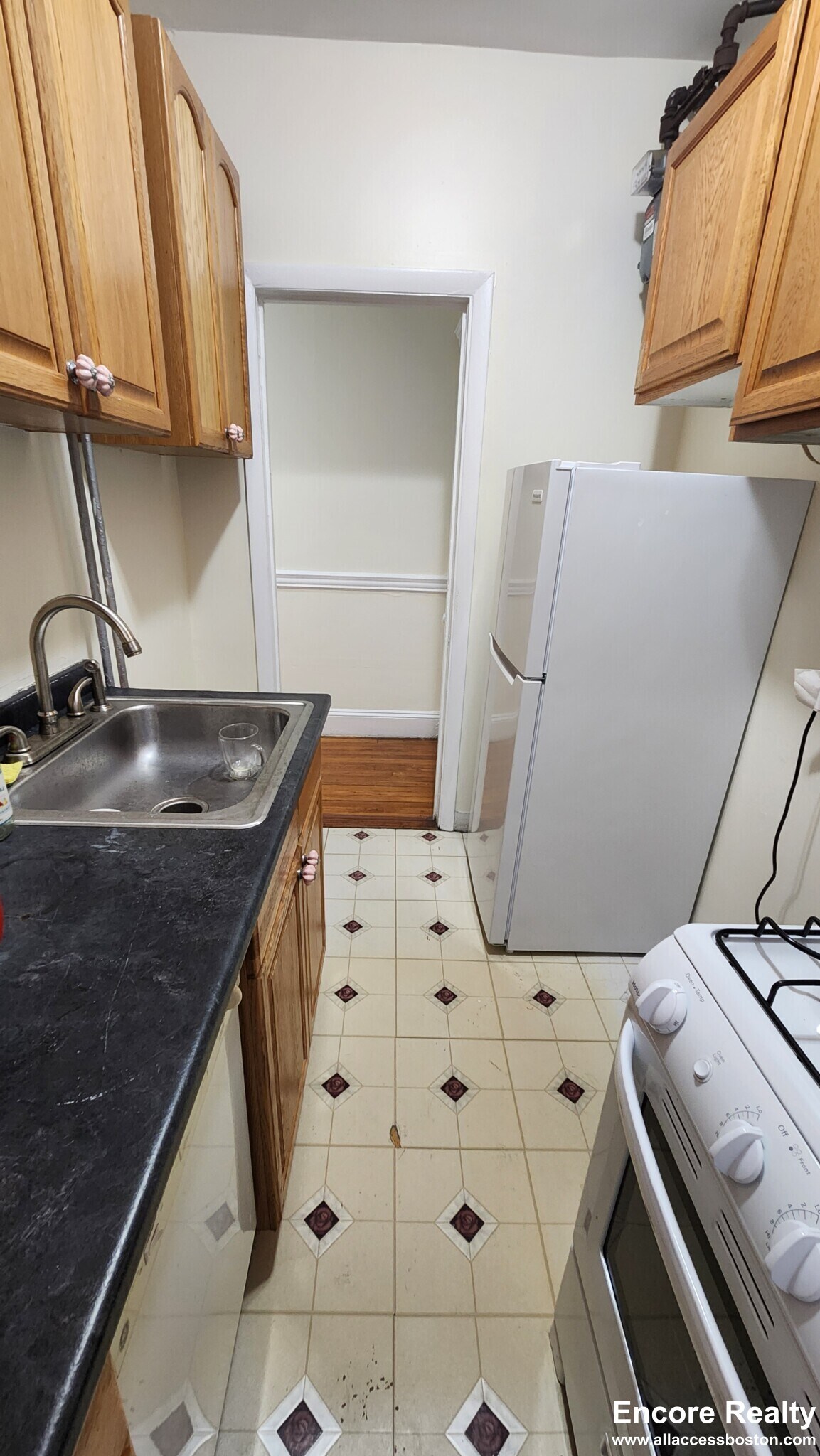Building Photo - 352 Riverway