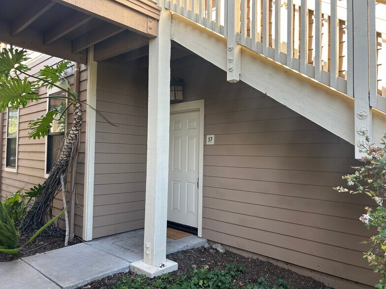 Building Photo - 57 Lakeshore Ct