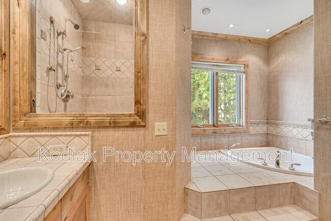 Building Photo - 3608 E Crest Mount Cir
