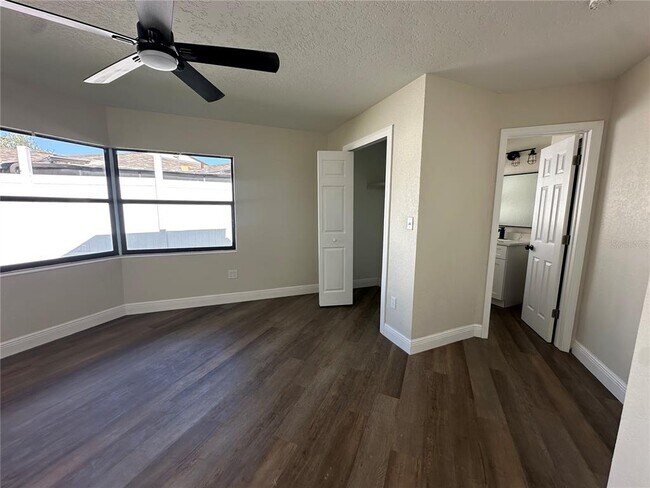 Building Photo - 1611 Canal Ct