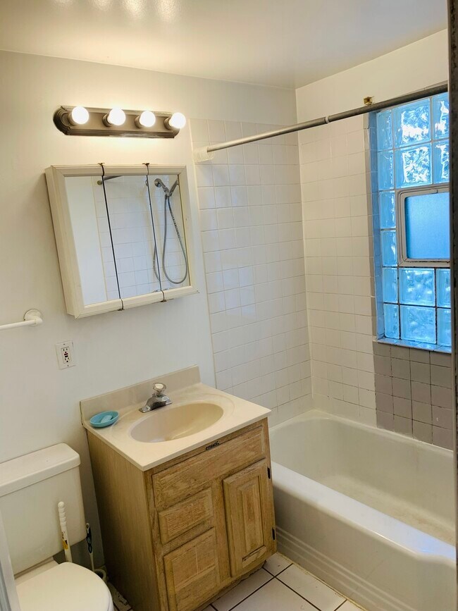 Building Photo - 228 Marengo Ave