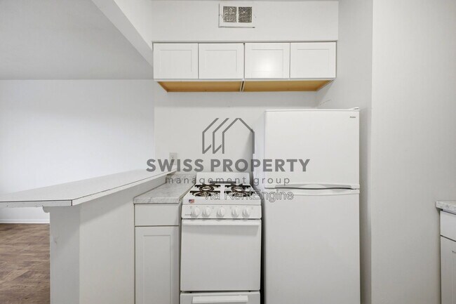Building Photo - 544 Riverview Dr