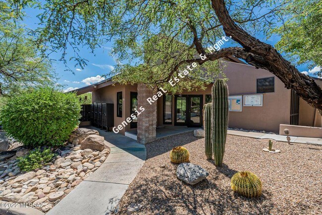 Building Photo - Lovely Sabino Canyon Condo