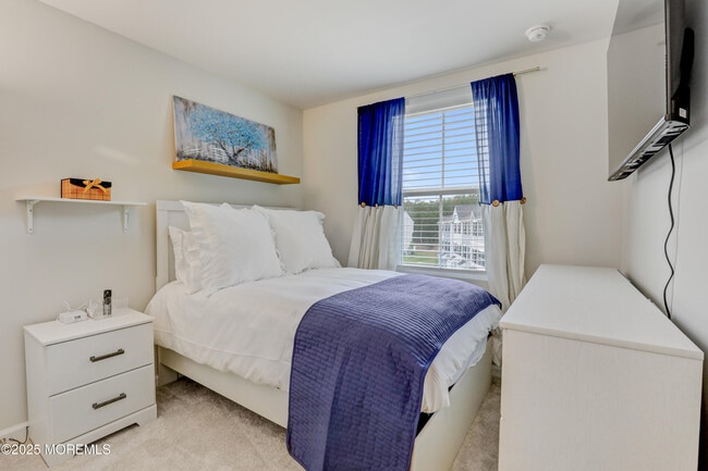 Building Photo - 1001 Cyprus Ct