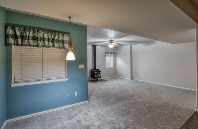 Building Photo - Spacious townhome in desirable Northgate c...