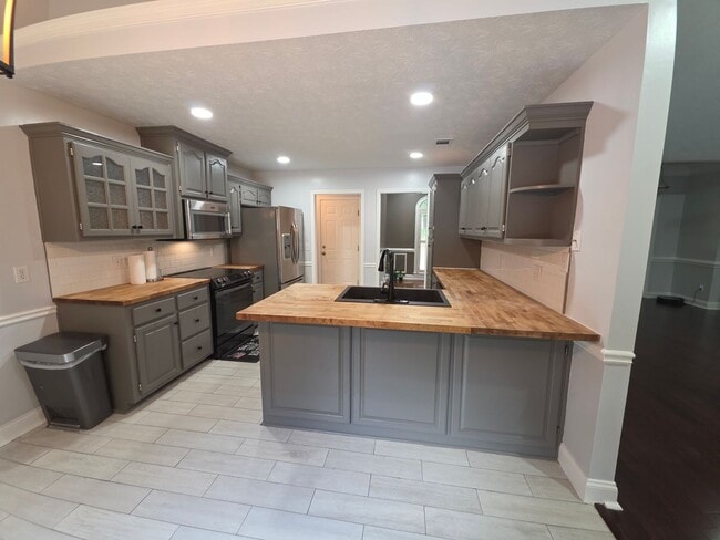 Building Photo - Beautiful Single Family Home