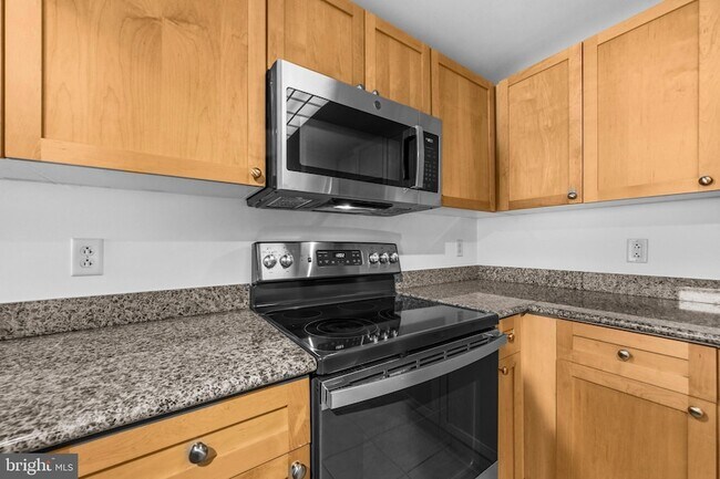 Building Photo - 777 7th St NW