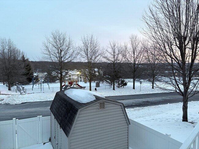 Building Photo - 577 MacIntosh Cir