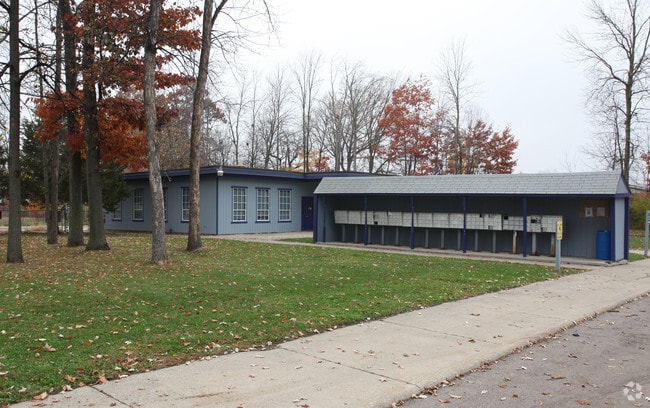 Building Photo - South Creek Village
