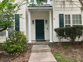 Building Photo - 3BR / 2.5BA @ Westbury Park